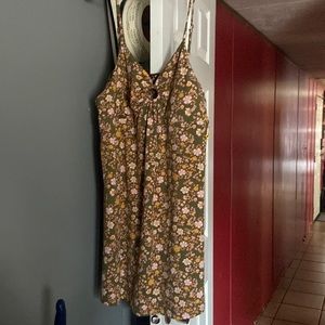 New green floral spaguetti straps drees size XXL